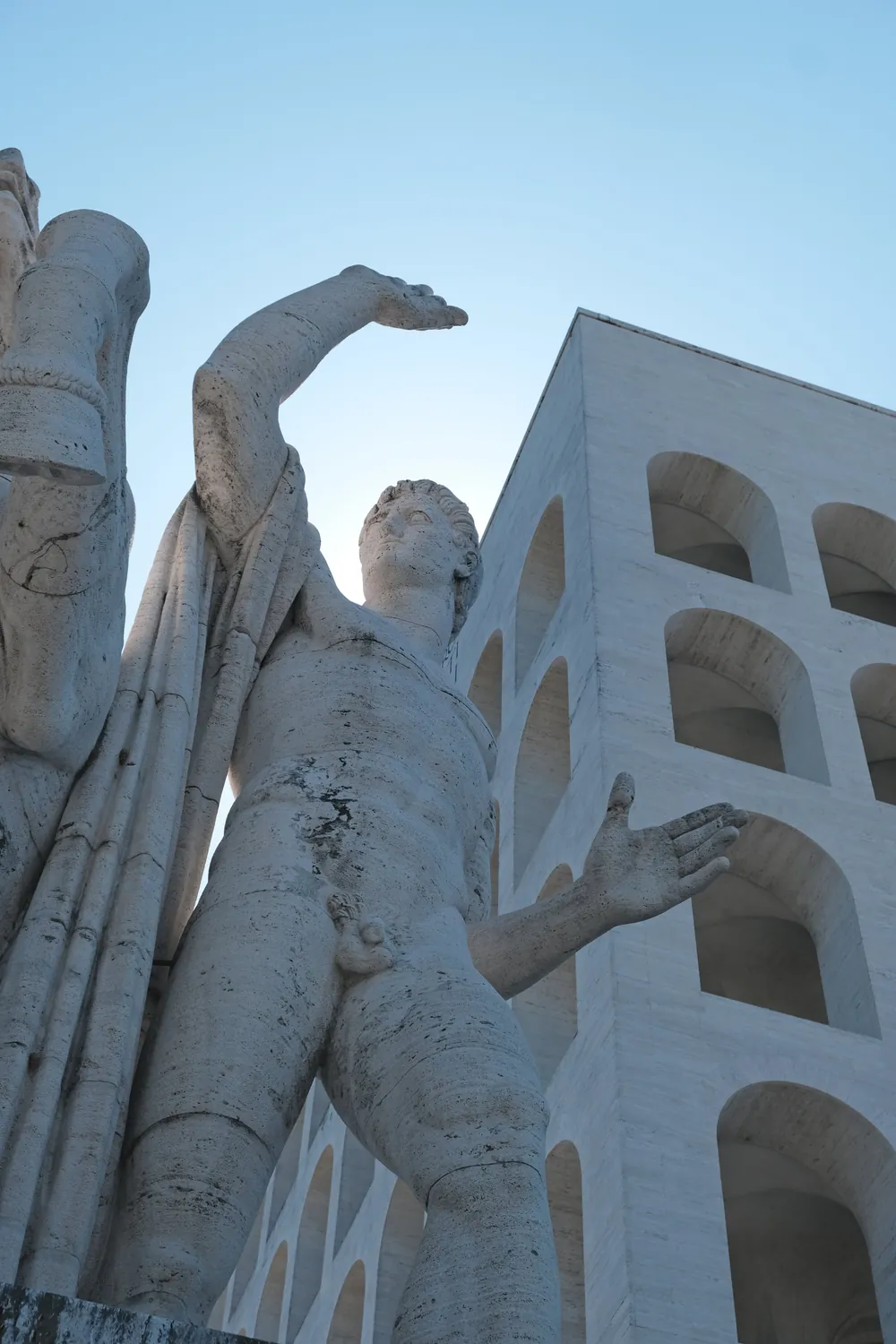 EUR SQUARECOLOSSEUM ARCHITECTURE FENDI ROME EUR42 COLOSSEOQUADRATO PALAZZODELLACIVILAITALIANA
