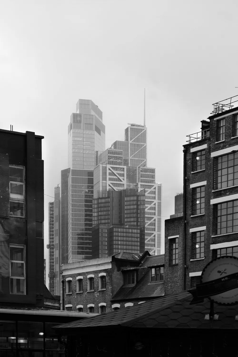 LONDON CITY BLACK AND WHITE PHOTOGRAPHY ARCHITECTURE