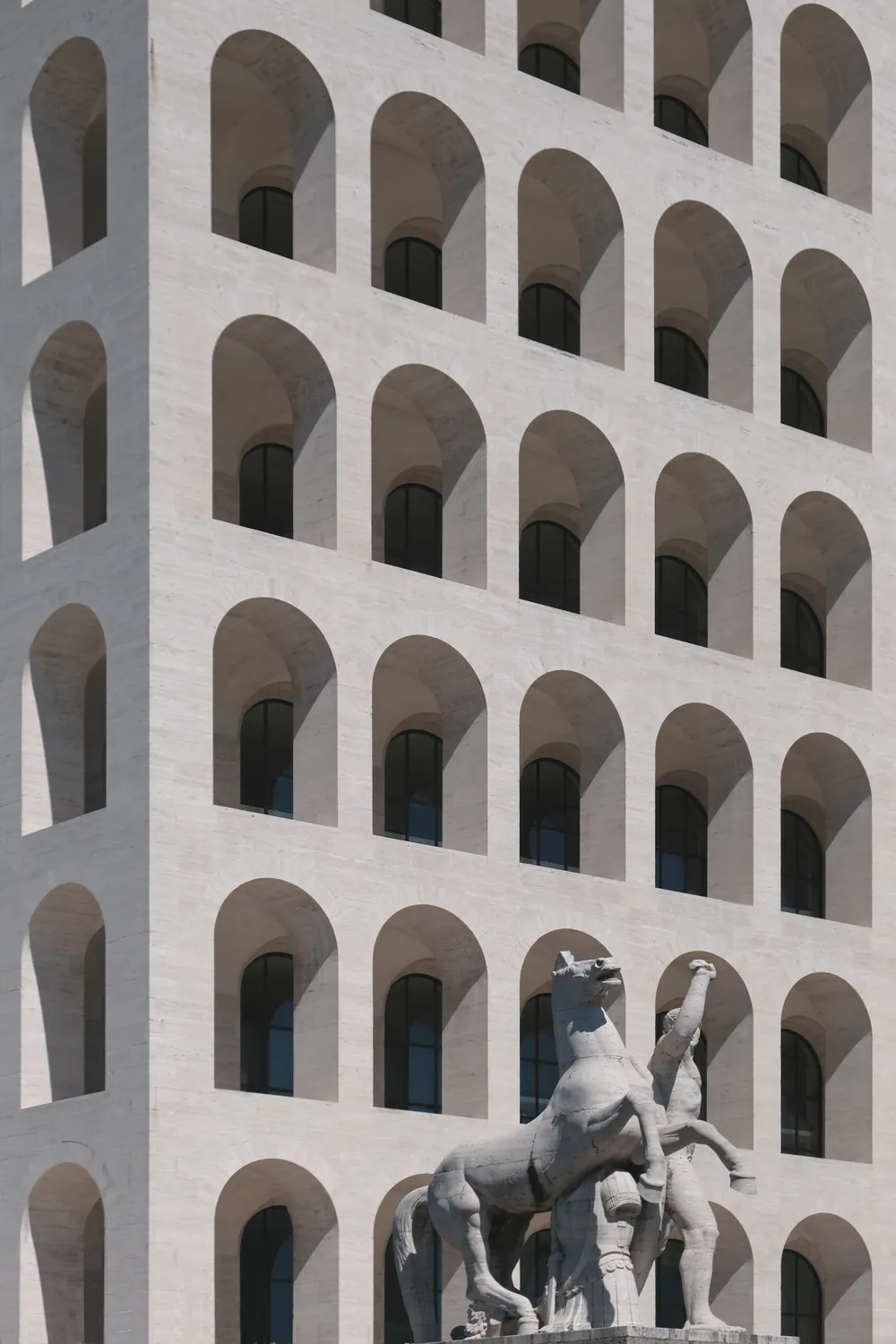 EUR SQUARECOLOSSEUM ARCHITECTURE FENDI ROME EUR42 COLOSSEOQUADRATO PALAZZODELLACIVILAITALIANA