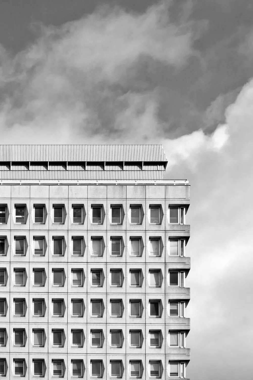 ARCHITECTURE PHOTO BLACK AND WHITE RENNES TOWER 