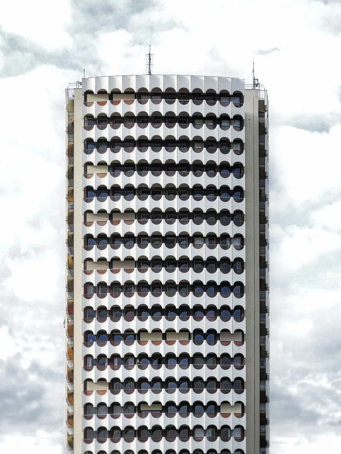 RENNES ARCHITECTURE LE BELVEDERE TOWER MAILLOLS RUE DE BREST FACADE 